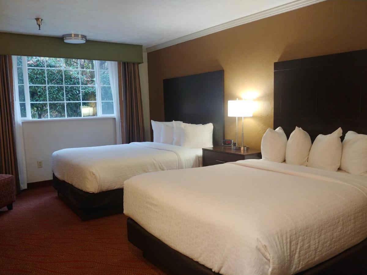 Queen Room with Two Queen Beds at Best Western Plus Parkway Inn