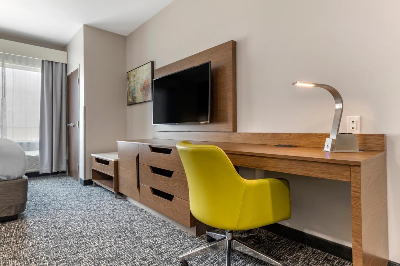 King Suite with Accessible Tub - Accessible/Non-Smoking at Comfort Suites Greenville Airport