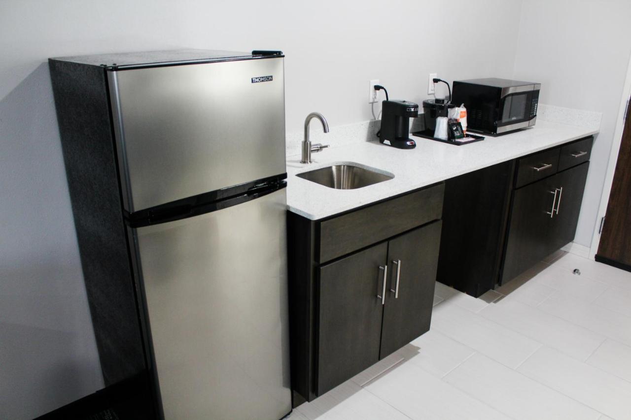 Executive King Suite - Accessible/Non-Smoking at Comfort Suites Greenville Airport