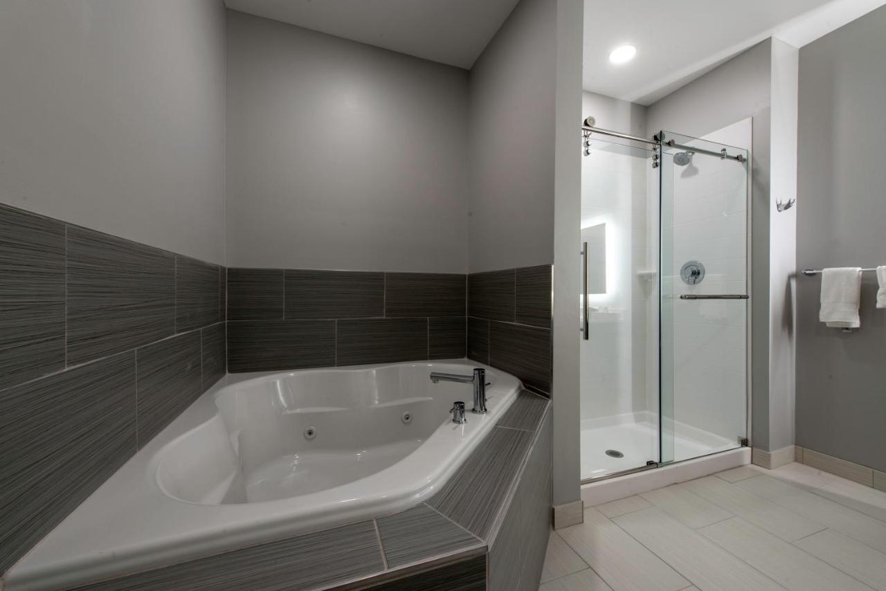 King Suite with Whirlpool - Non-Smoking at Comfort Suites Greenville Airport