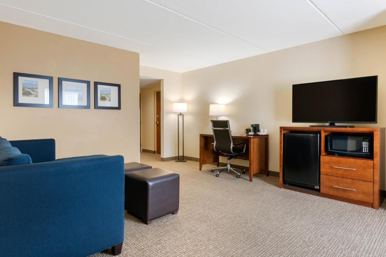 Queen Suite with Two Queen Beds - Accessible/Non-Smoking at Surf and Sand, BW Signature Collection