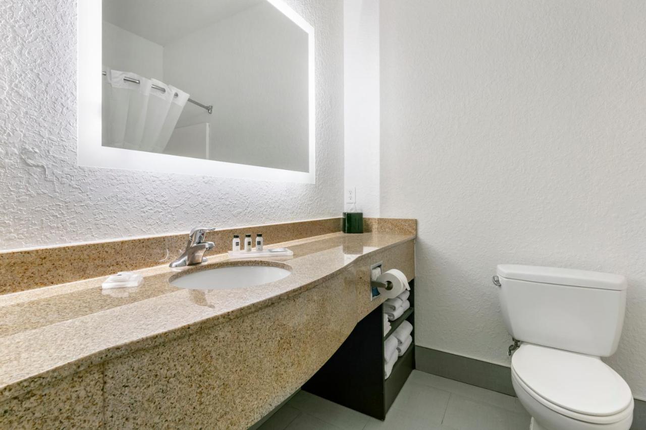King Room with Accessible Tub - Accessible/Non-Smoking at Clarion Pointe Columbus-Bradley Park