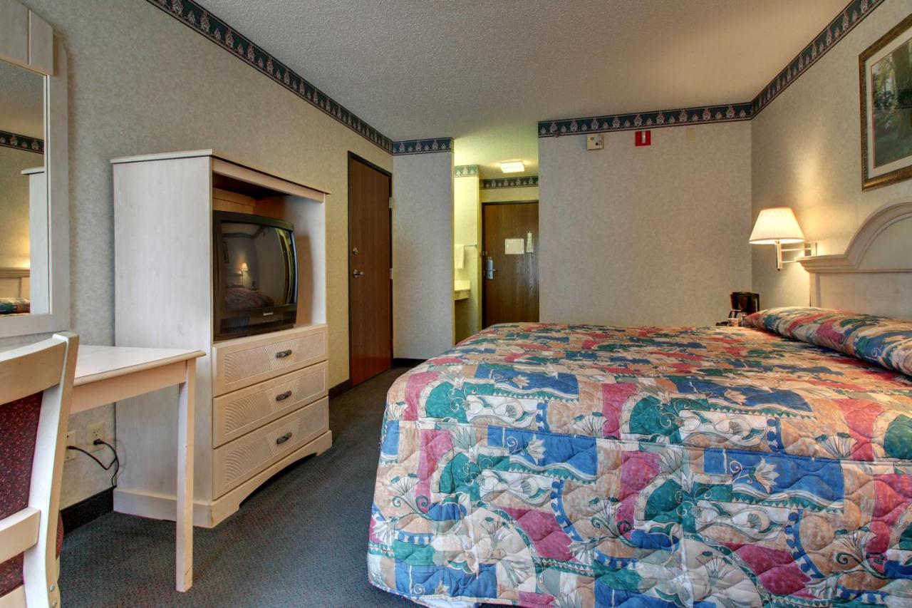 King Room - Smoking at Key West Inn Baxley
