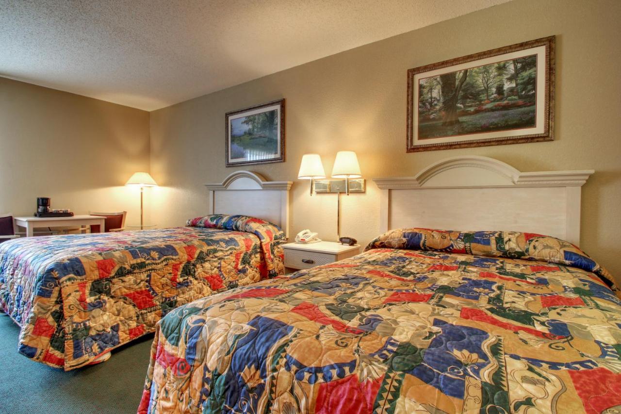 Double Room with Two Double Beds - Smoking at Key West Inn Baxley