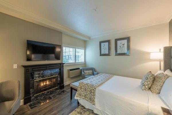  | Geyserville Inn