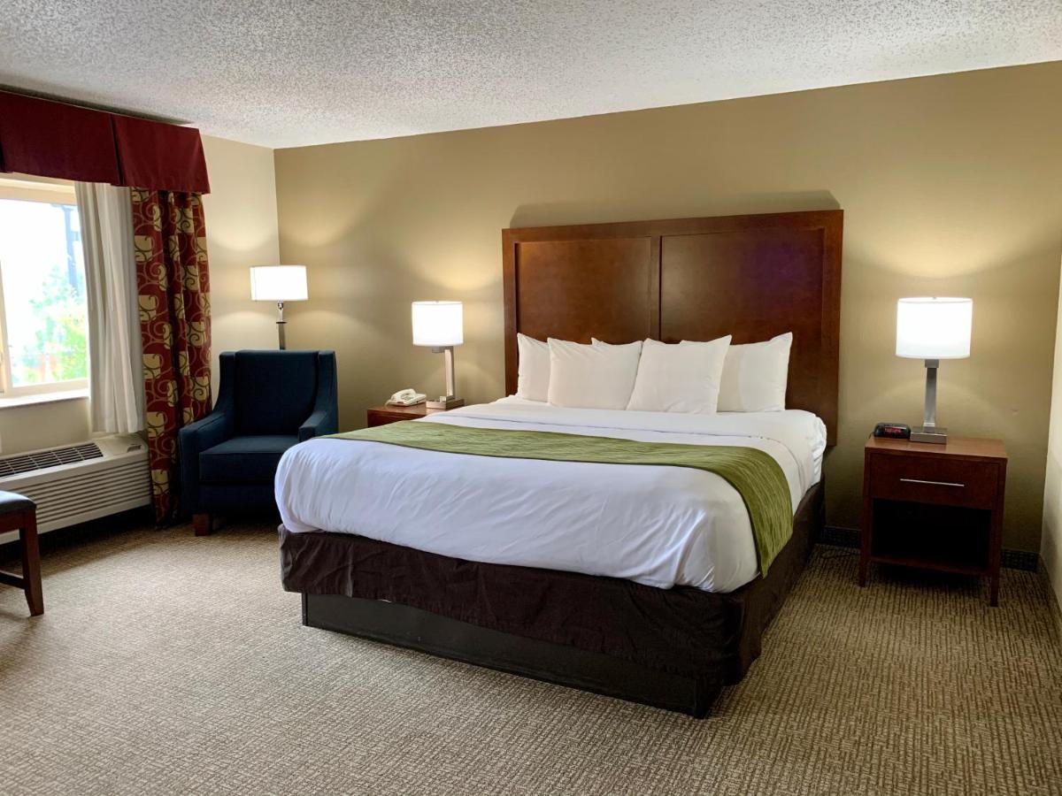 King Room - Accessible/Non-Smoking at Comfort Inn Columbia West