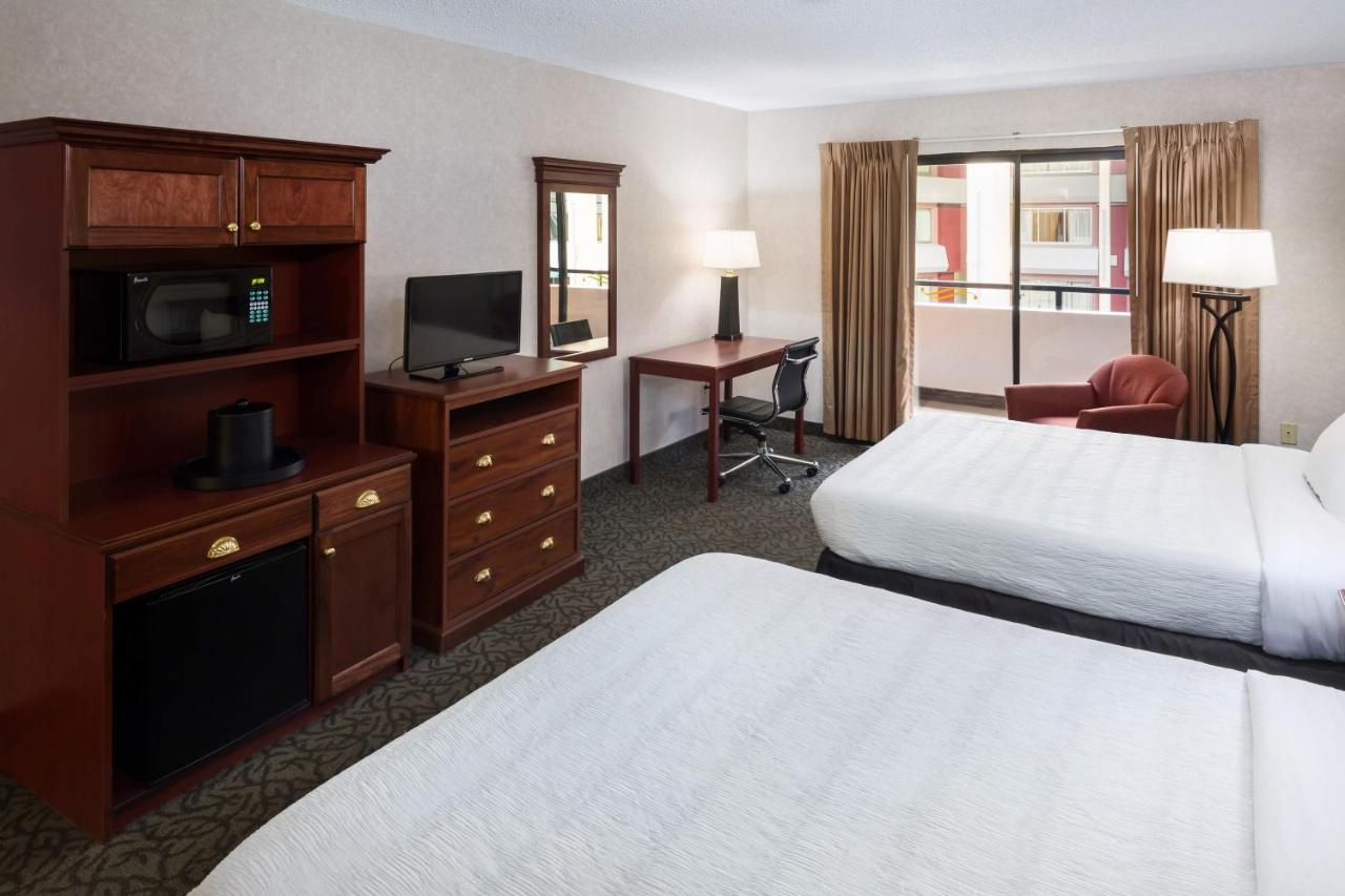 Queen Room - Disability Access at Grand Hotel