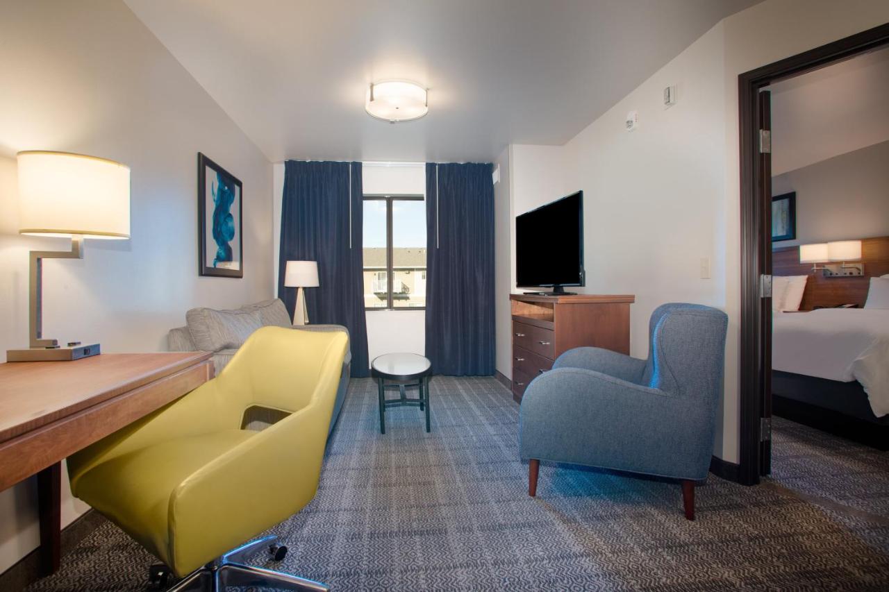 One-Bedroom Queen Suite - Hearing Accessible - Non-Smoking at Staybridge Suites Sioux Falls Southwest by IHG