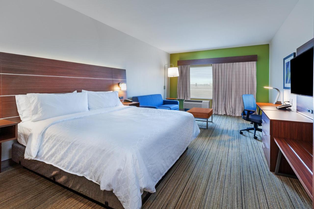 King Suite - Non-Smoking at Holiday Inn Express & Suites Tulsa Northeast - Owasso by IHG