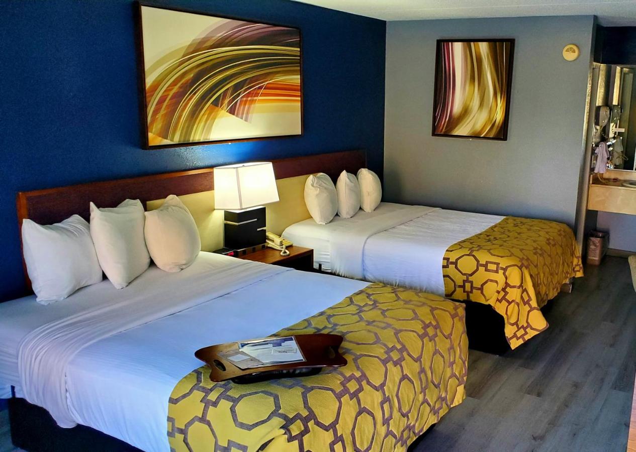 Queen Room with Two Queen Beds - Non-Smoking at Baymont by Wyndham London KY