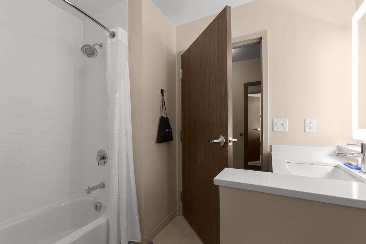  | Holiday Inn Express & Suites - Fayetteville South, an IHG Hotel