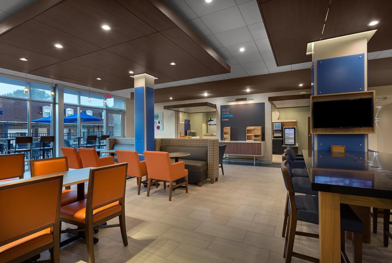  | Holiday Inn Express & Suites - Fayetteville South, an IHG Hotel