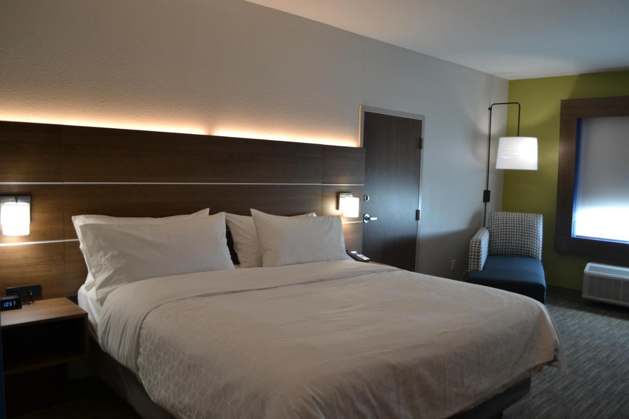 King Room - Mobility Access/Hearing Accessible at Holiday Inn Express Tallahassee University Central by IHG