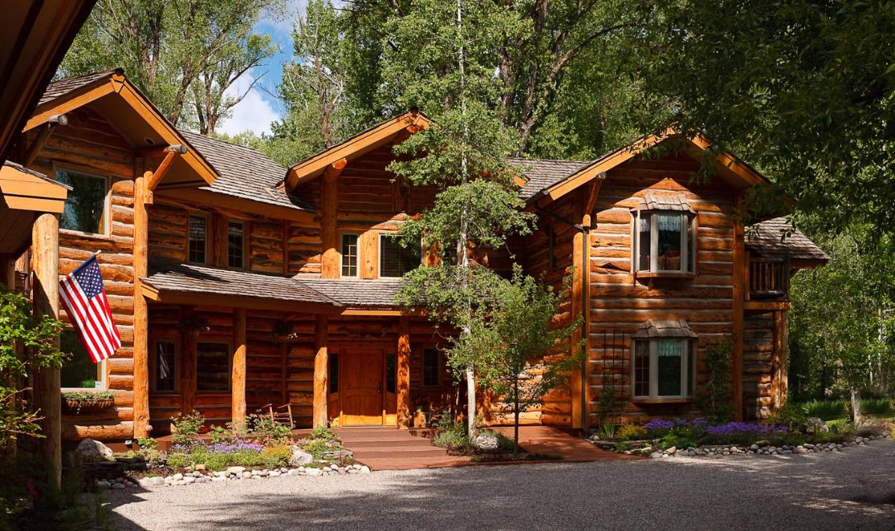 | Bentwood Inn