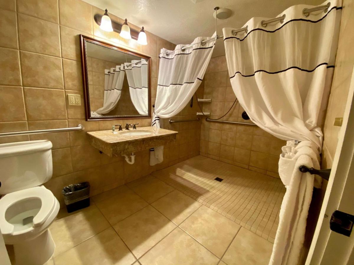 Queen Room with Two Queen Beds and Roll In Shower - Accessible at Best Western Sheridan Center