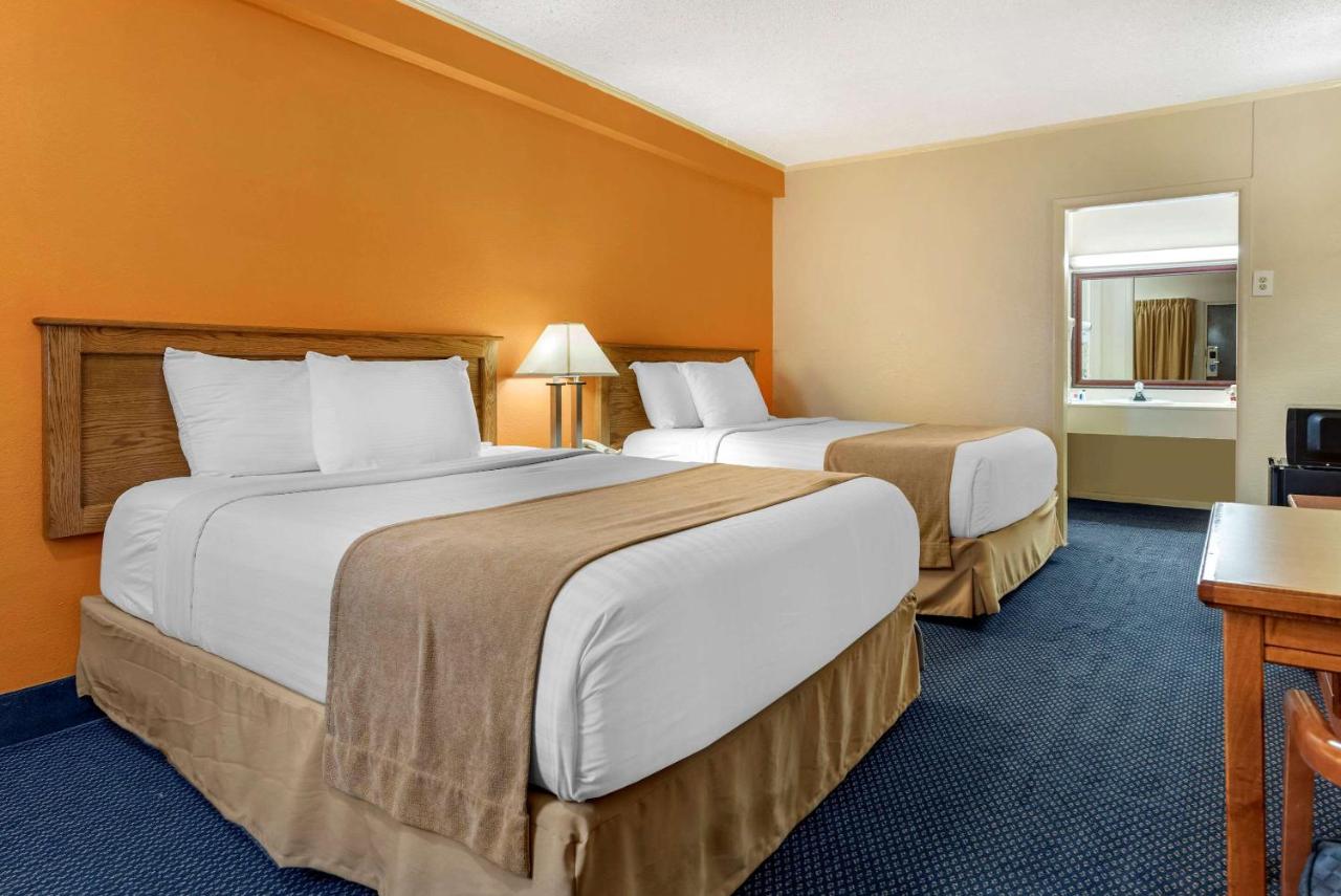 Queen Room with Two Queen Beds - Non-Smoking at Asam Hotel