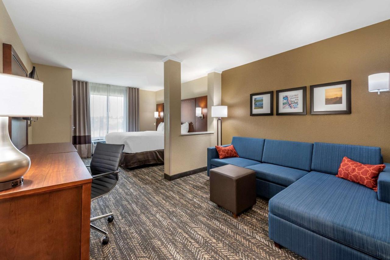 King Suite - Non-Smoking at Comfort Suites Dry Ridge