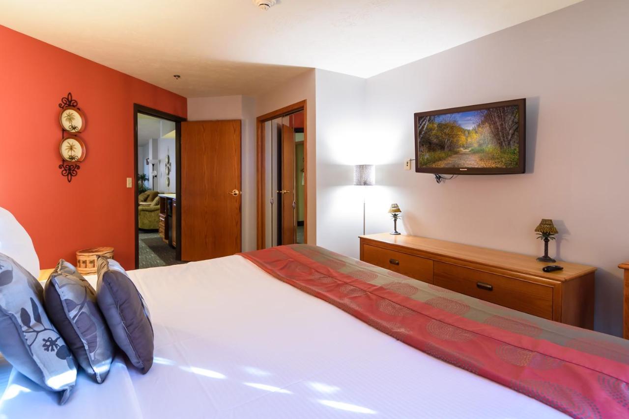 Ramada by Wyndham Sioux Falls Airport - Waterpark Resort & Event Center