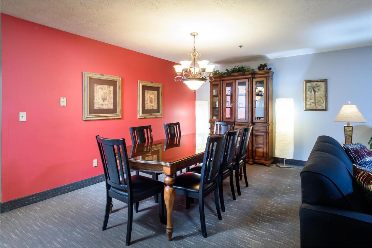Ramada by Wyndham Sioux Falls Airport - Waterpark Resort & Event Center