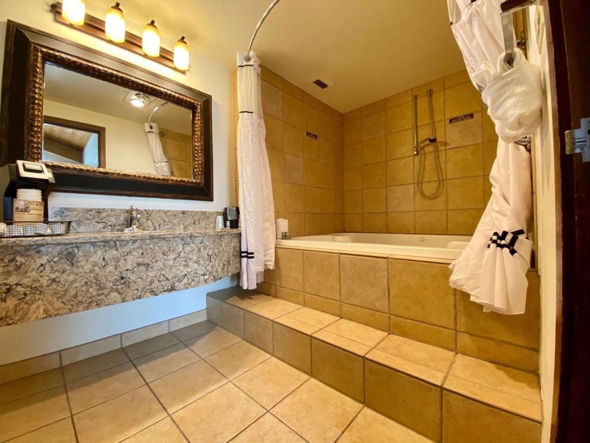 Oversized King Room with Jetted Tub at Best Western Sheridan Center