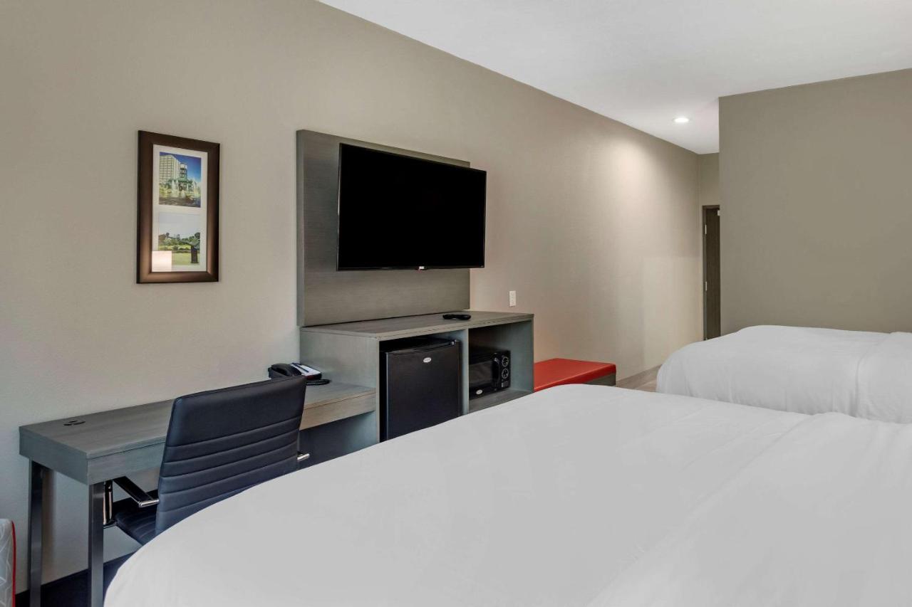Standard Queen Room with Two Queen Beds - Non-Smoking at Comfort Inn & Suites Olive Branch Old Towne