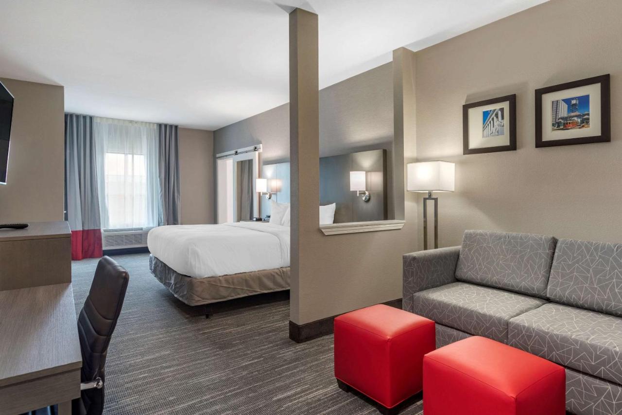 King Suite - Accessible/Non-Smoking at Comfort Inn & Suites Olive Branch Old Towne