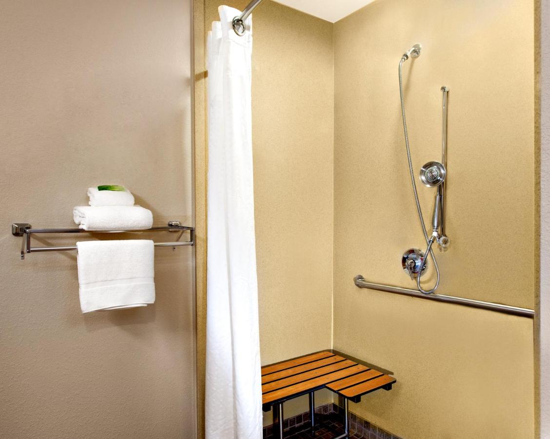 Twin Room - Mobility Access at Holiday Inn Express Hotel & Suites Inverness by IHG