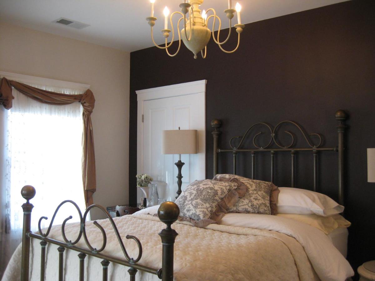 | Riverside Gables Bed and Breakfast