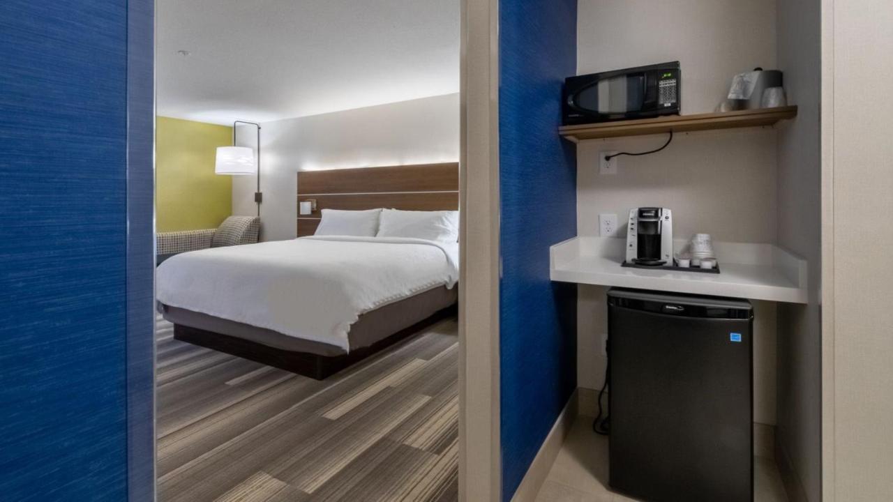 King Room - Non-Smoking at Holiday Inn Express & Suites Marion, an IHG Hotel