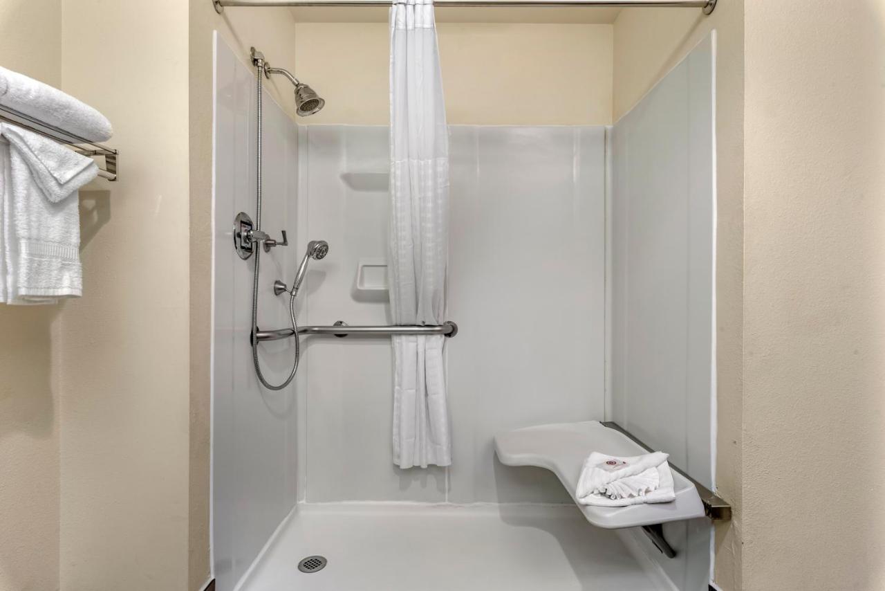 Queen Room - Accessible/Nonsmoking at Comfort Inn Troutdale - Portland East