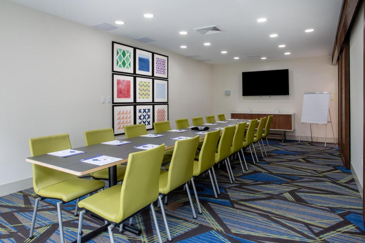 | Holiday Inn Express & Suites - Deland South, an IHG Hotel