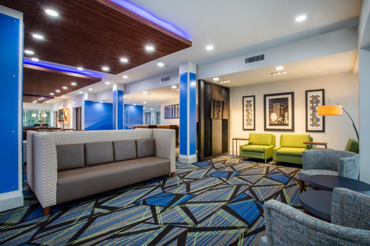 | Holiday Inn Express & Suites - Deland South, an IHG Hotel