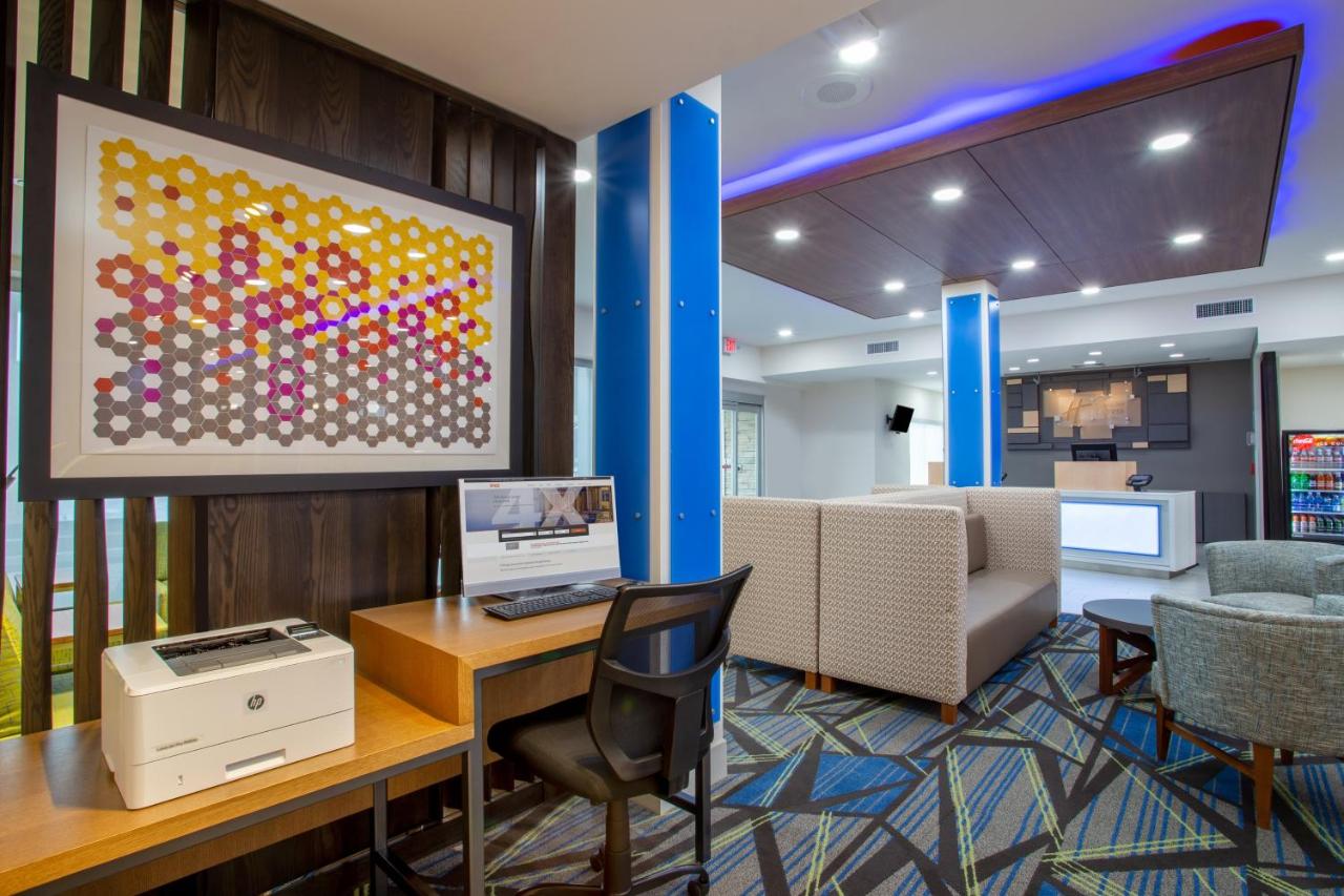 | Holiday Inn Express & Suites - Deland South, an IHG Hotel