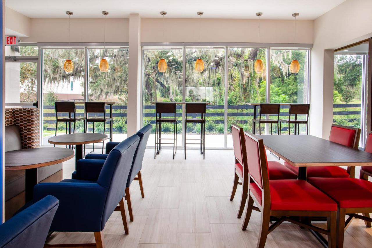 | Holiday Inn Express & Suites - Deland South, an IHG Hotel