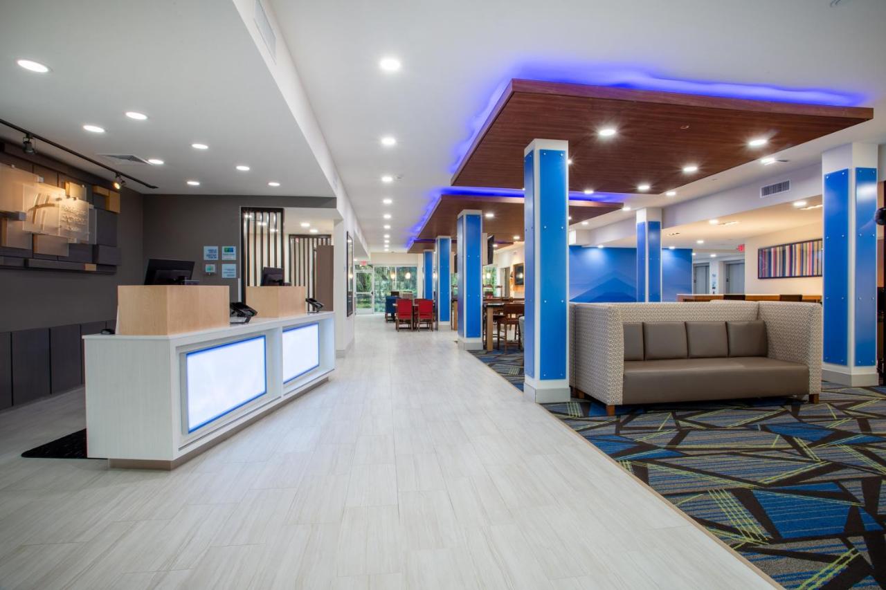 | Holiday Inn Express & Suites - Deland South, an IHG Hotel