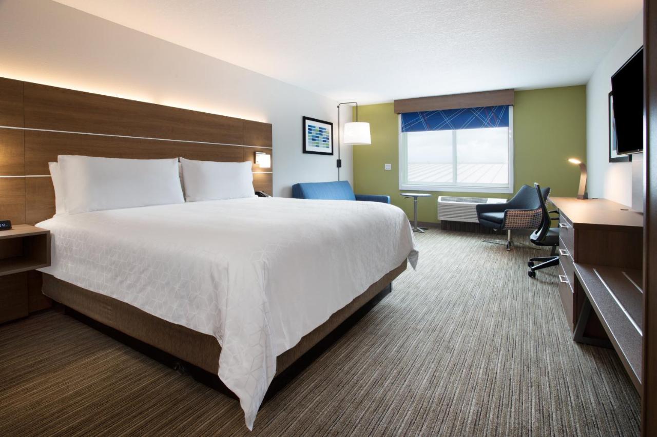 | Holiday Inn Express & Suites - Deland South, an IHG Hotel