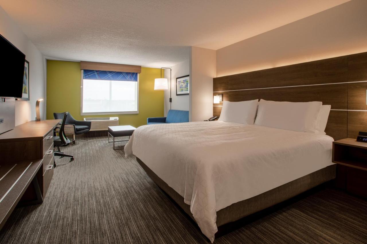 | Holiday Inn Express & Suites - Deland South, an IHG Hotel