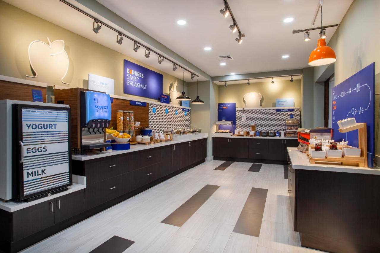 | Holiday Inn Express & Suites - Deland South, an IHG Hotel
