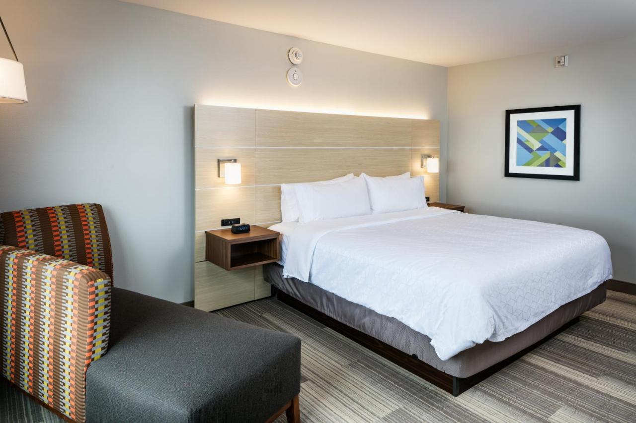 King Room - Hearing Accessible - Non-Smoking at Holiday Inn Express & Suites Bend South by IHG