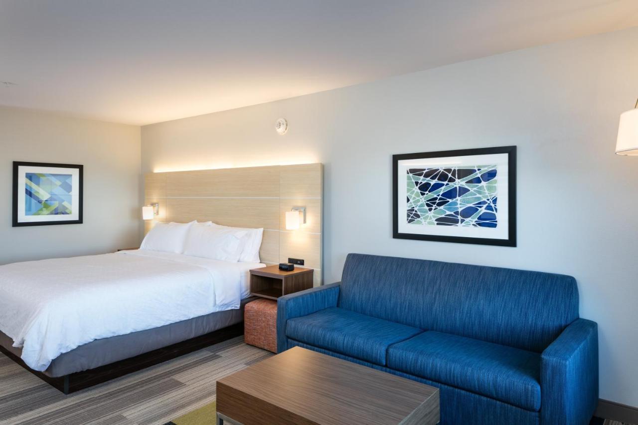 Double Suite - Mobility Access Tub/Non-Smoking at Holiday Inn Express & Suites Bend South by IHG