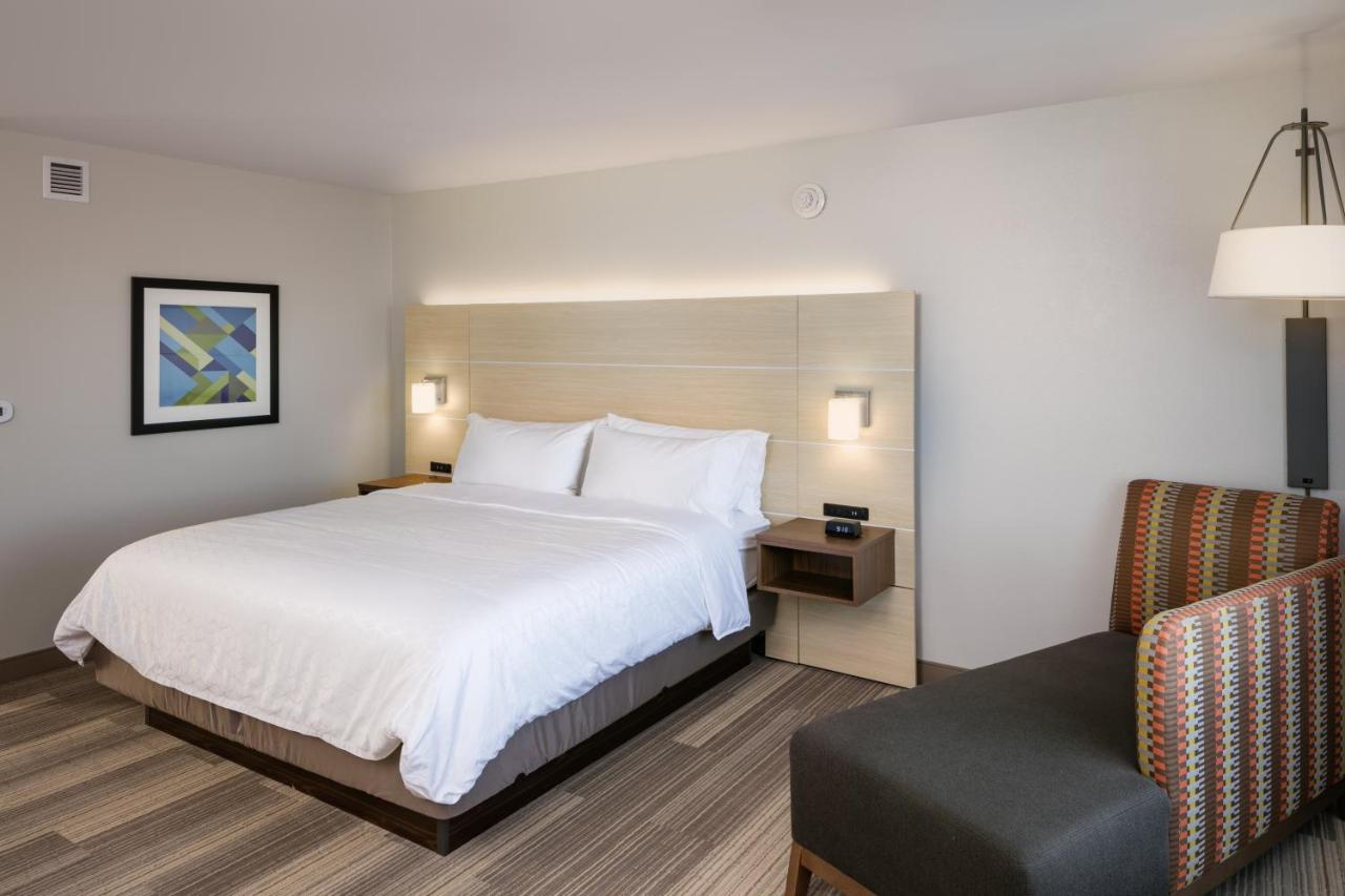 King Room - Hearing Accessible - Non-Smoking at Holiday Inn Express & Suites Bend South by IHG