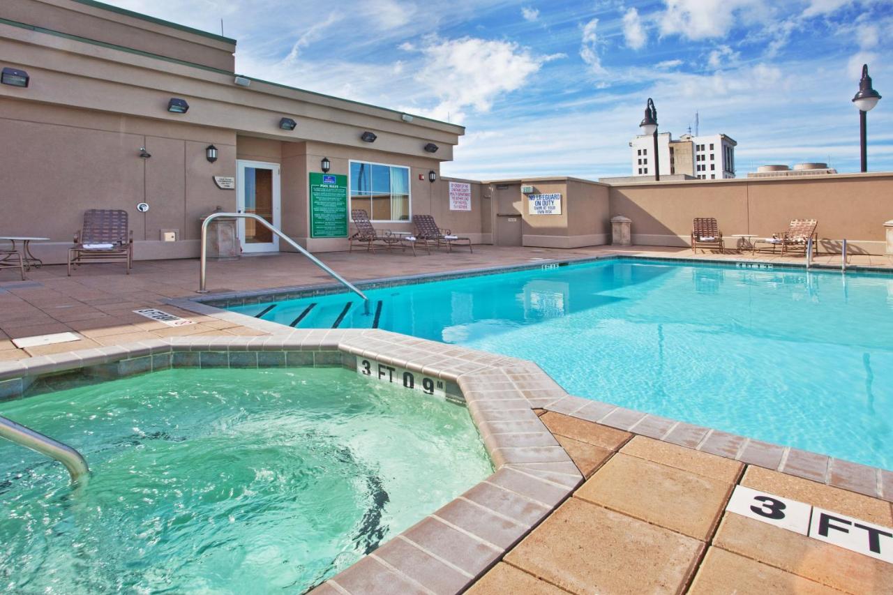 | Holiday Inn Express Savannah - Historic District, an IHG Hotel
