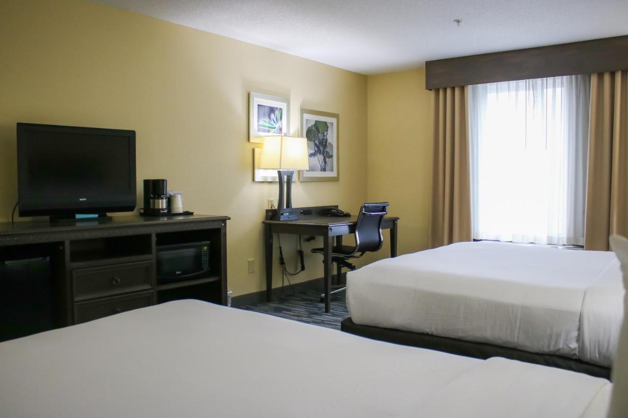 | Country Inn & Suites by Radisson, Richmond West at I-64, VA