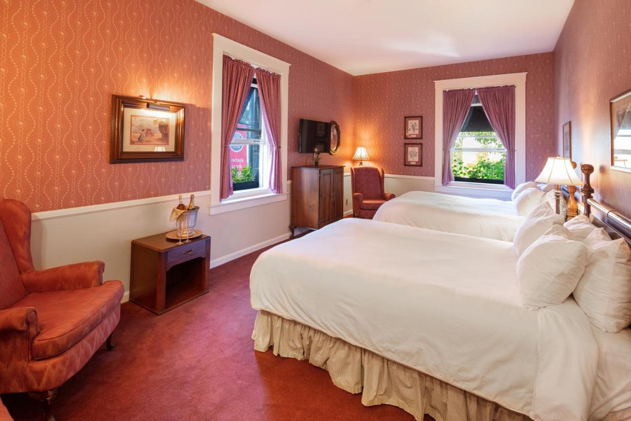 Double Room with Two Double Beds at Hotel La Rose