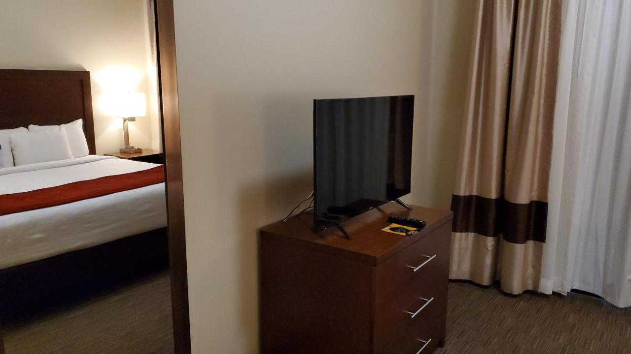 Queen Suite - Accessible/Non-Smoking at City Express by Marriott Tempe