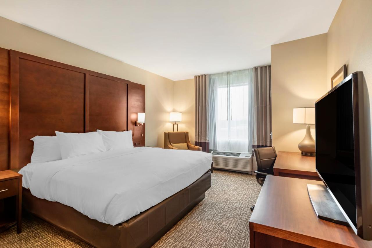 King Room - Accessible/Non-Smoking at Comfort Inn & Suites Winchester