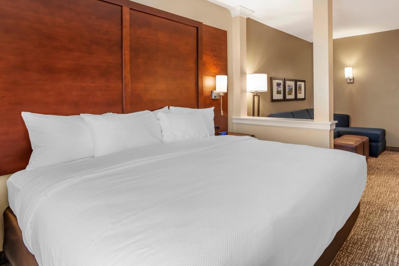 King Suite - Accessible/Non-Smoking at Comfort Inn & Suites Winchester