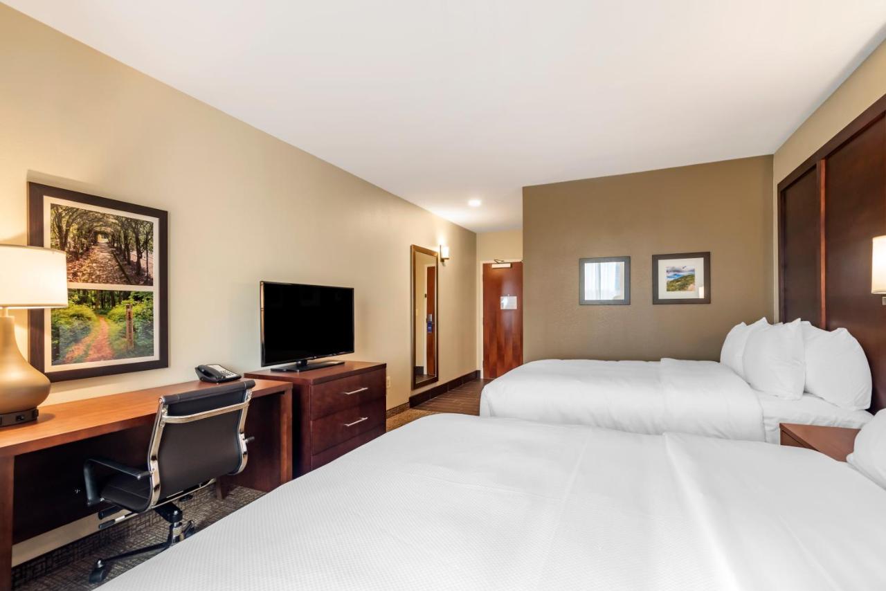 Queen Suite with Two Queen Beds - Non-Smoking at Comfort Inn & Suites Winchester