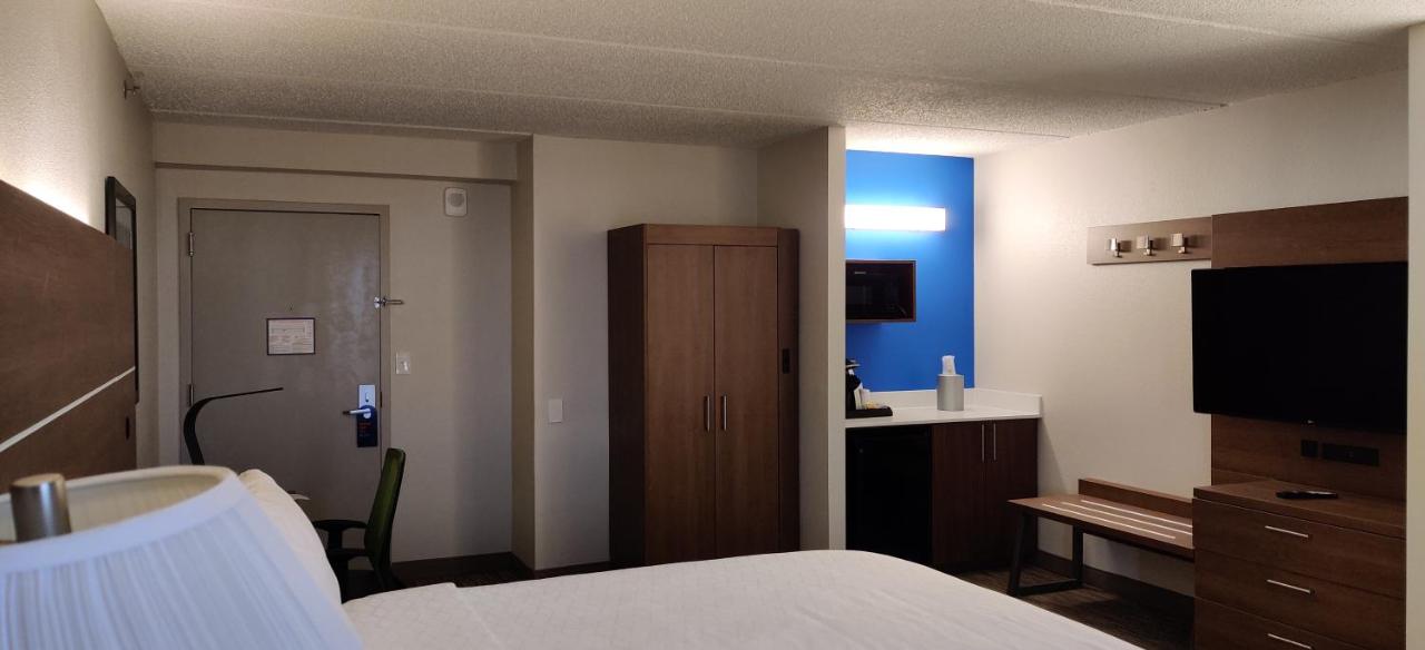 Deluxe King Room - Non-Smoking at Holiday Inn Express Hotel & Suites DFW Airport South by IHG
