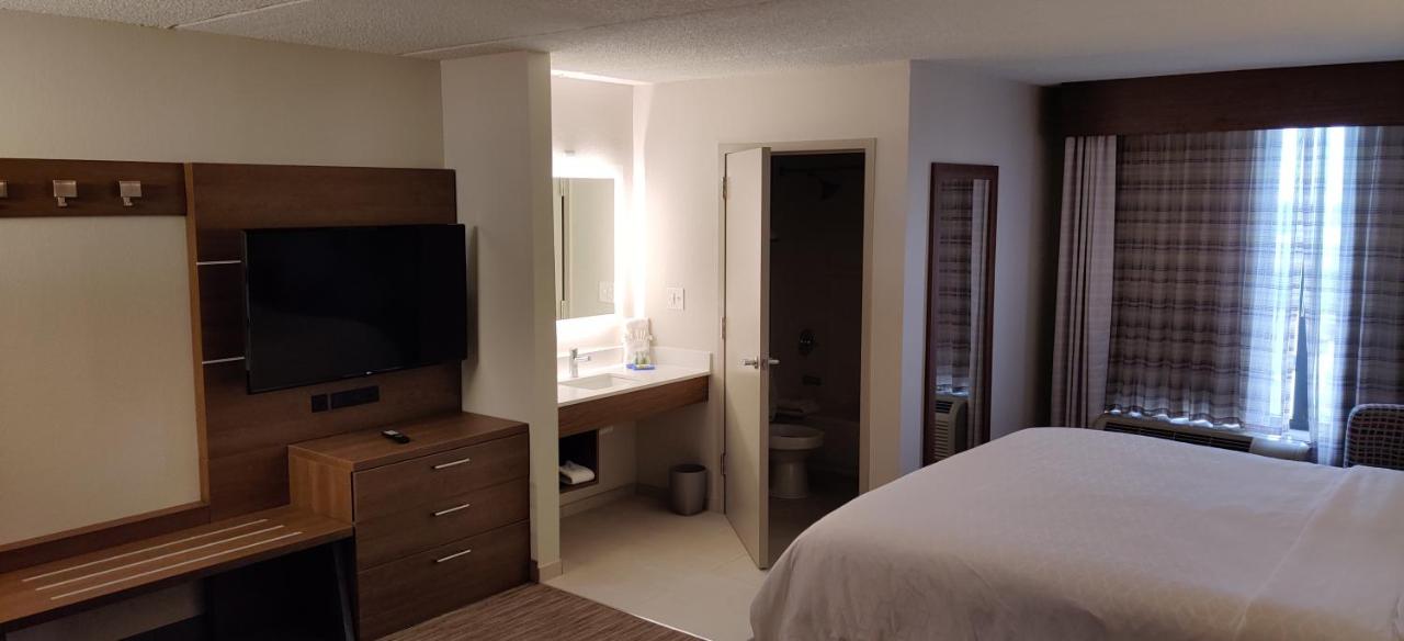  | Holiday Inn Express Hotel & Suites DFW Airport South